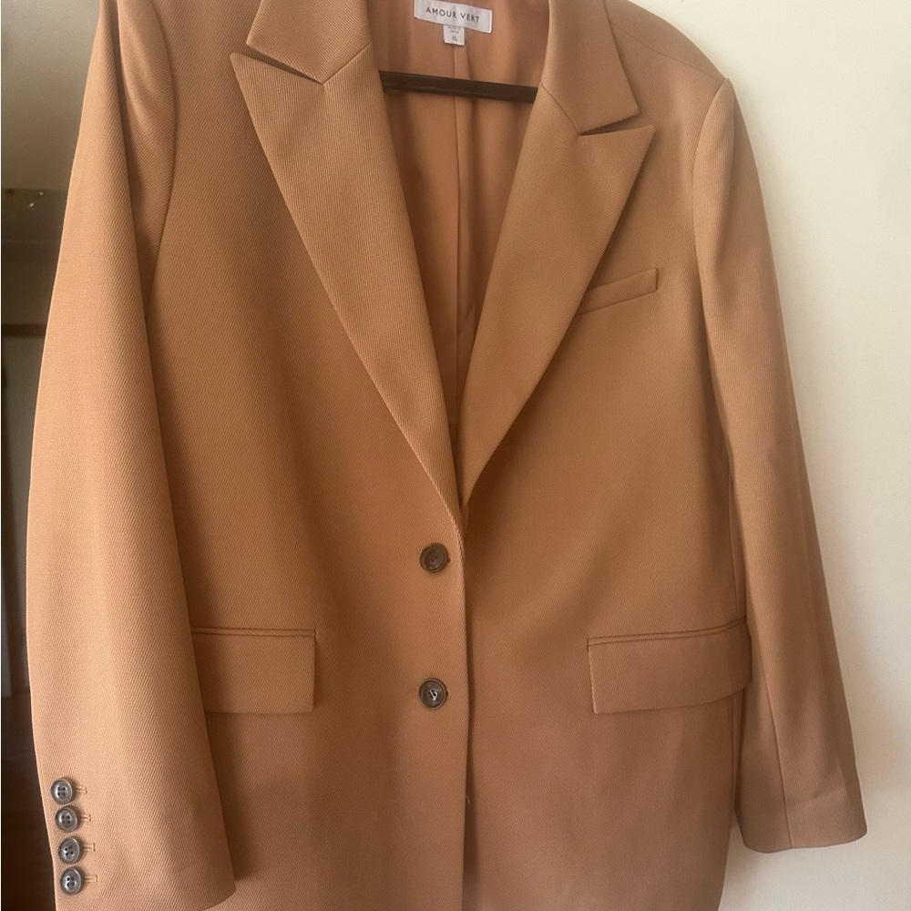 Amour Vert Classic Tan Blazer